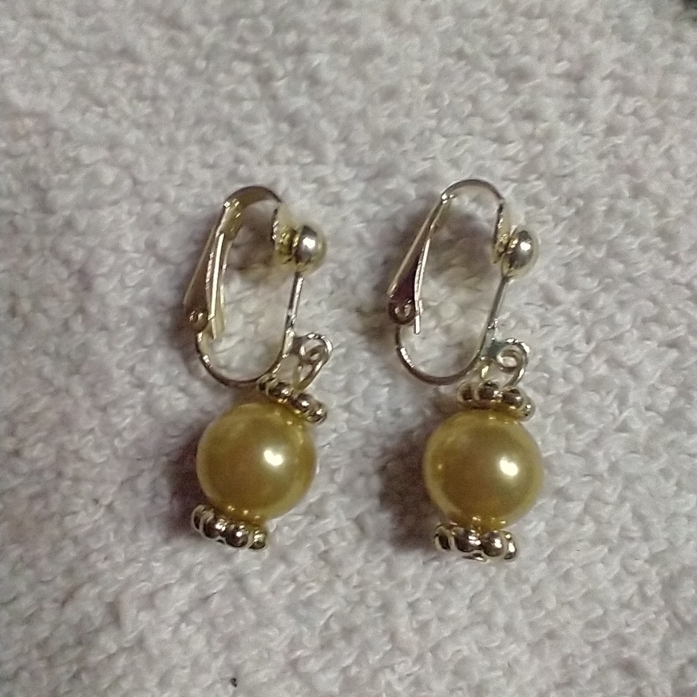 Faux pearl clip earrings goldtone